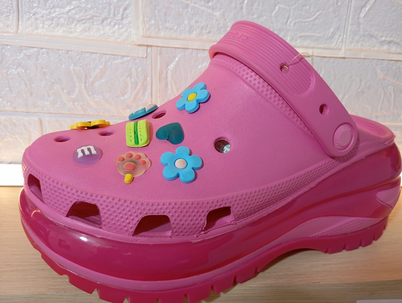 CROCS MEGA CRUSH-MEGA CRUSH PINK FUSIA M3 - M7-berkah, sehat, bahagia selalu. Senyum aja dulu