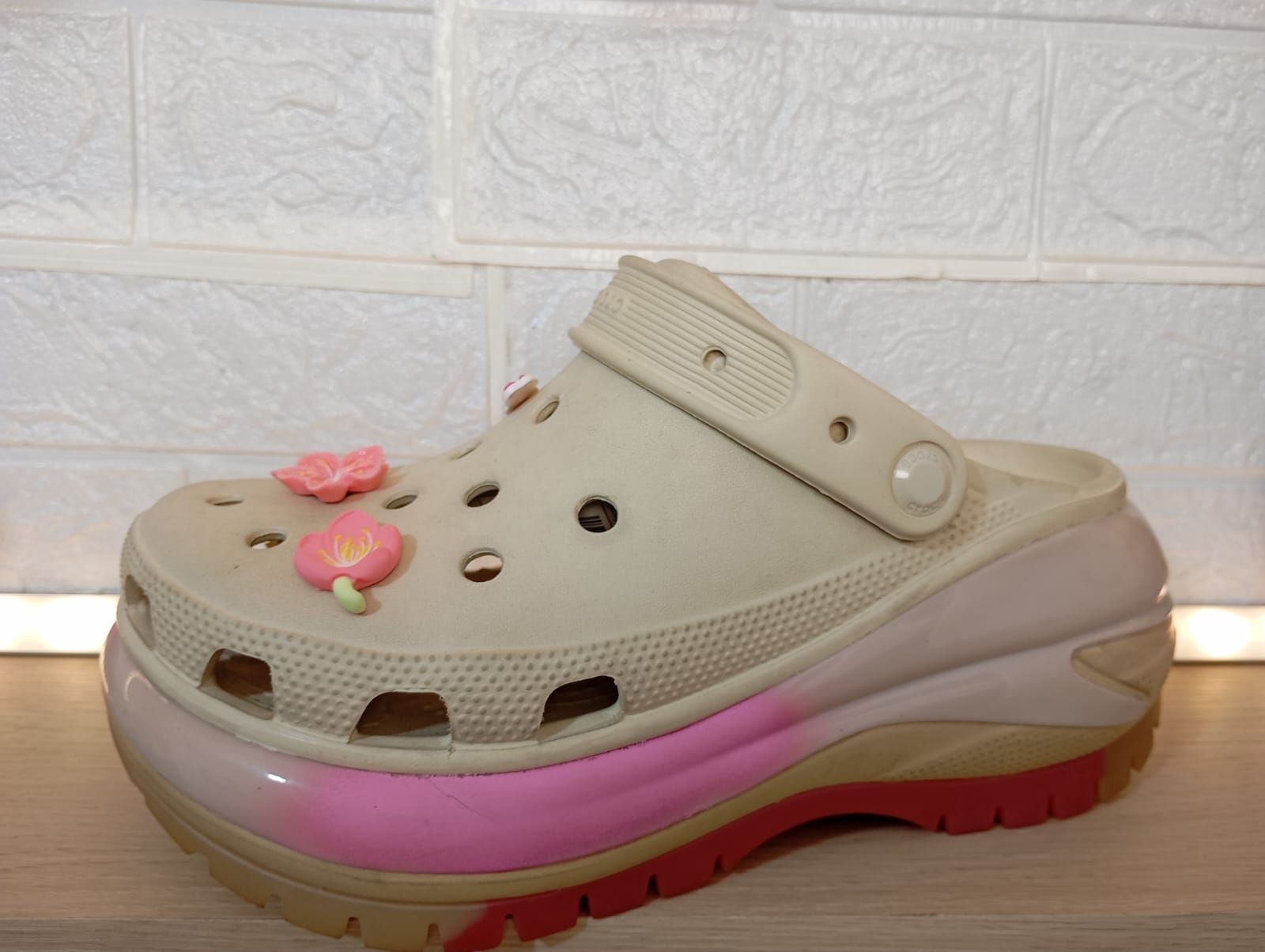 CROCS MEGA CRUSH-MEGA CRUSH NEW DIP COLOR M3 - M7-berkah, sehat, bahagia selalu. Senyum aja dulu