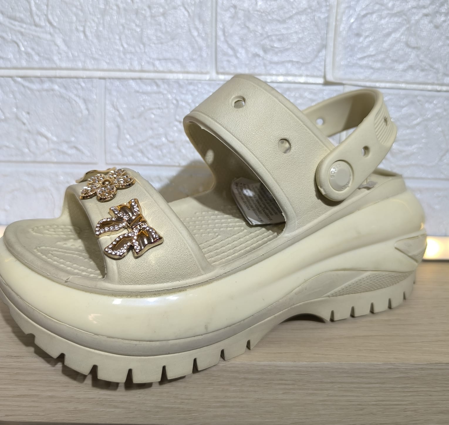 CROCS MEGA SLIDE-MEGA SLIDE BEIGE M3 - M7-berkah, sehat, bahagia selalu. Senyum aja dulu