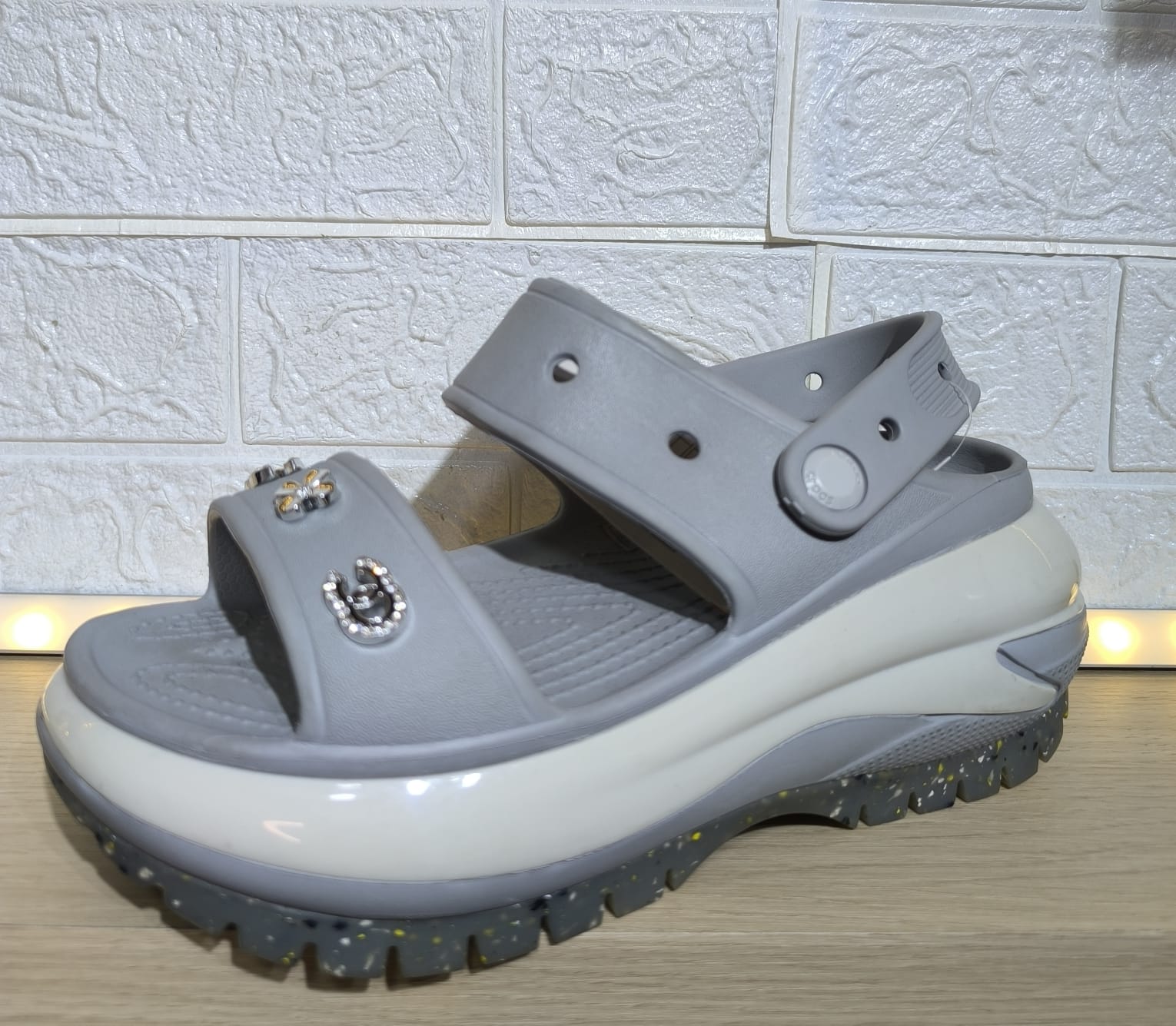CROCS MEGA SLIDE-MEGA SLIDE GREY M3 - M7-berkah, sehat, bahagia selalu. Senyum aja dulu