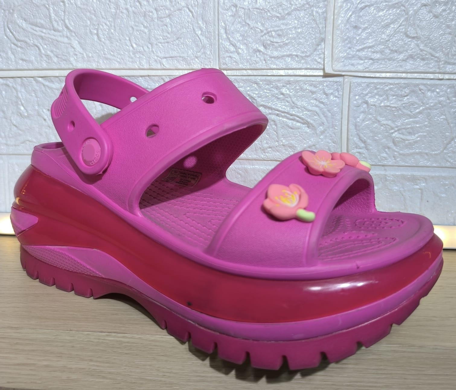 CROCS MEGA SLIDE-MEGA SLIDE PINK FUSIA M3 - M7-berkah, sehat, bahagia selalu. Senyum aja dulu