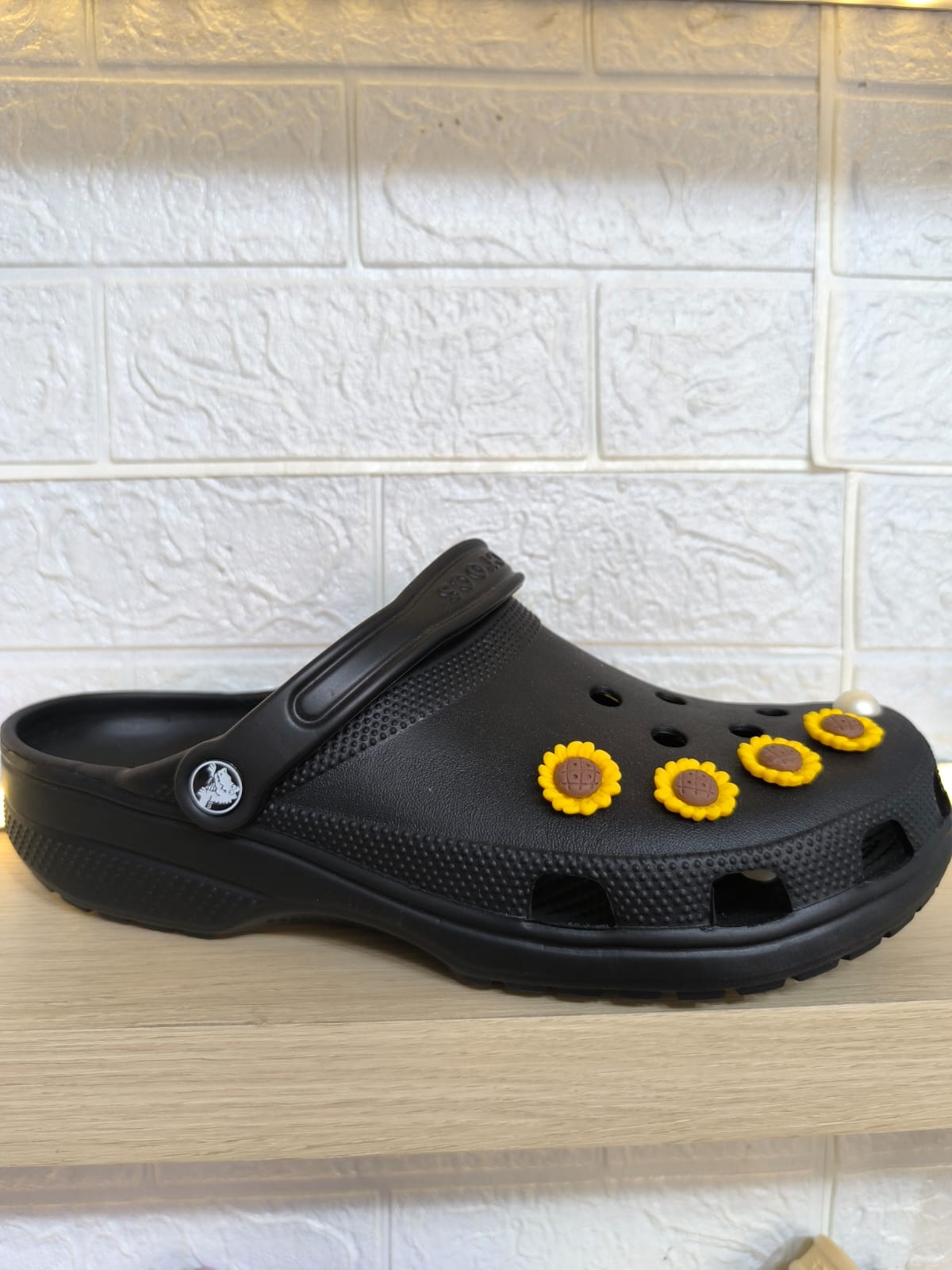 CROCS FLAT-FLAT BLACK M4-M11-berkah, sehat, bahagia selalu. Senyum aja dulu