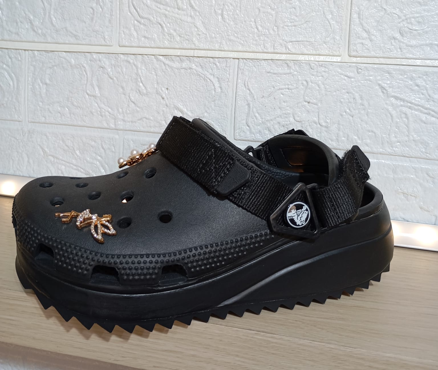 CROCS HIKER-HIKERS FULL BLACK M4-M11-berkah, sehat, bahagia selalu. Senyum aja dulu