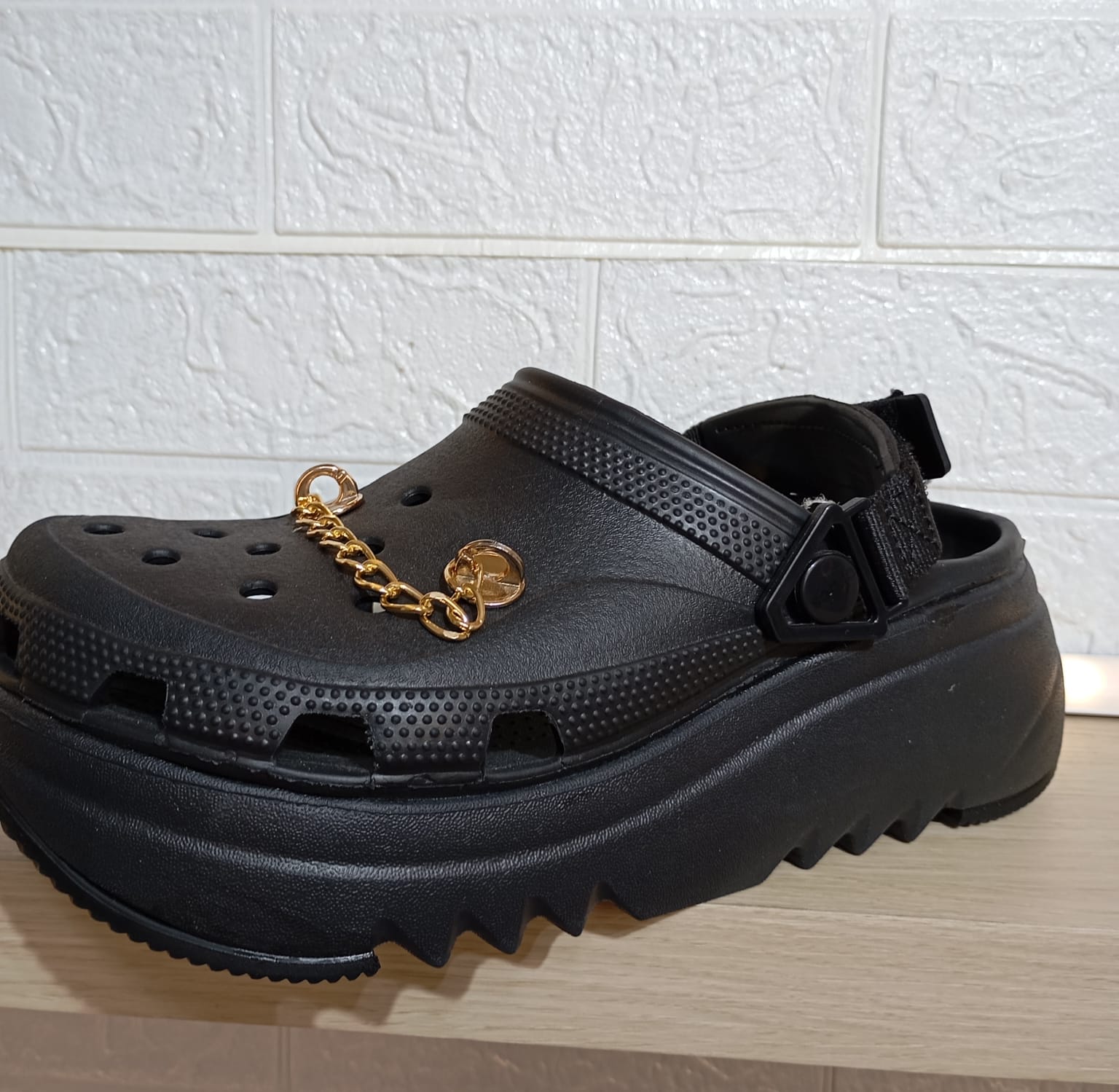 CROCS HIKER XSCAPE-HIKER XSCAPE BLACK M4-M11-berkah, sehat, bahagia selalu. Senyum aja dulu