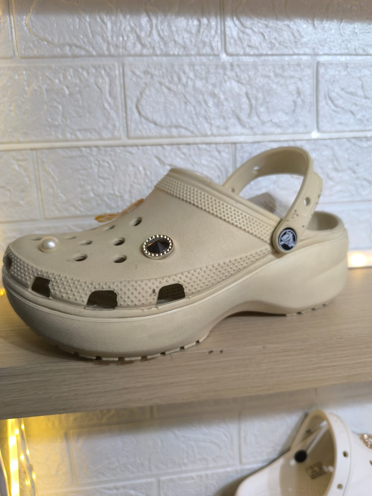 CROCS PLATFORM-PLATFORM BEIGE W5-W9-berkah, sehat, bahagia selalu. Senyum aja dulu