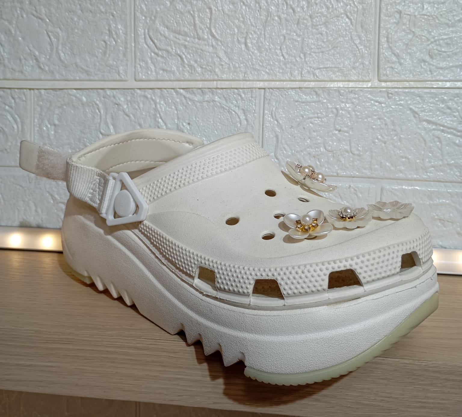 CROCS HIKER XSCAPE-HIKER XSCAPE WHITE M4-M11-berkah, sehat, bahagia selalu. Senyum aja dulu