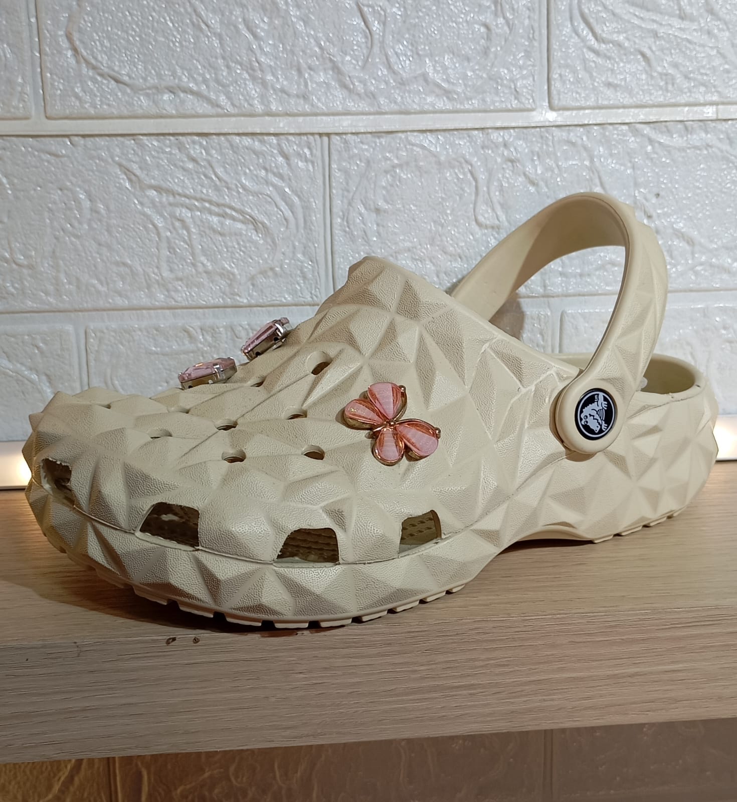 CROCS GEOMETRIC-GEO BEIGE M3 - M11-berkah, sehat, bahagia selalu. Senyum aja dulu