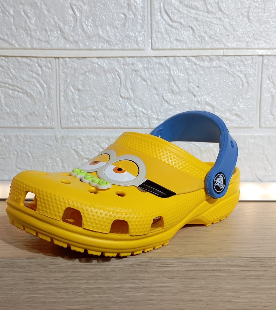 SANDAL ANAK-MINIONS C8-J3-berkah, sehat, bahagia selalu. Senyum aja dulu