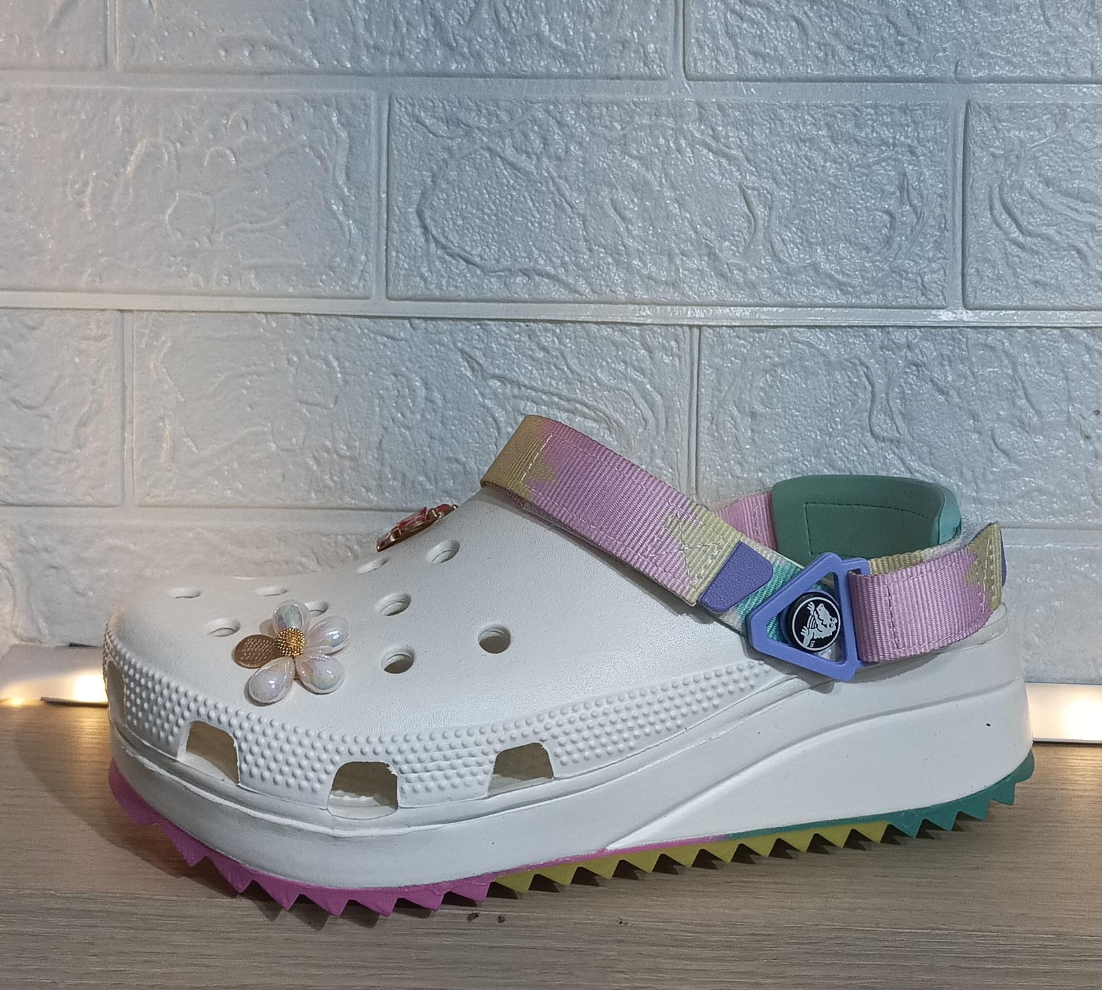 CROCS HIKER-HIKERS  RAINBOW M4-M11-berkah, sehat, bahagia selalu. Senyum aja dulu