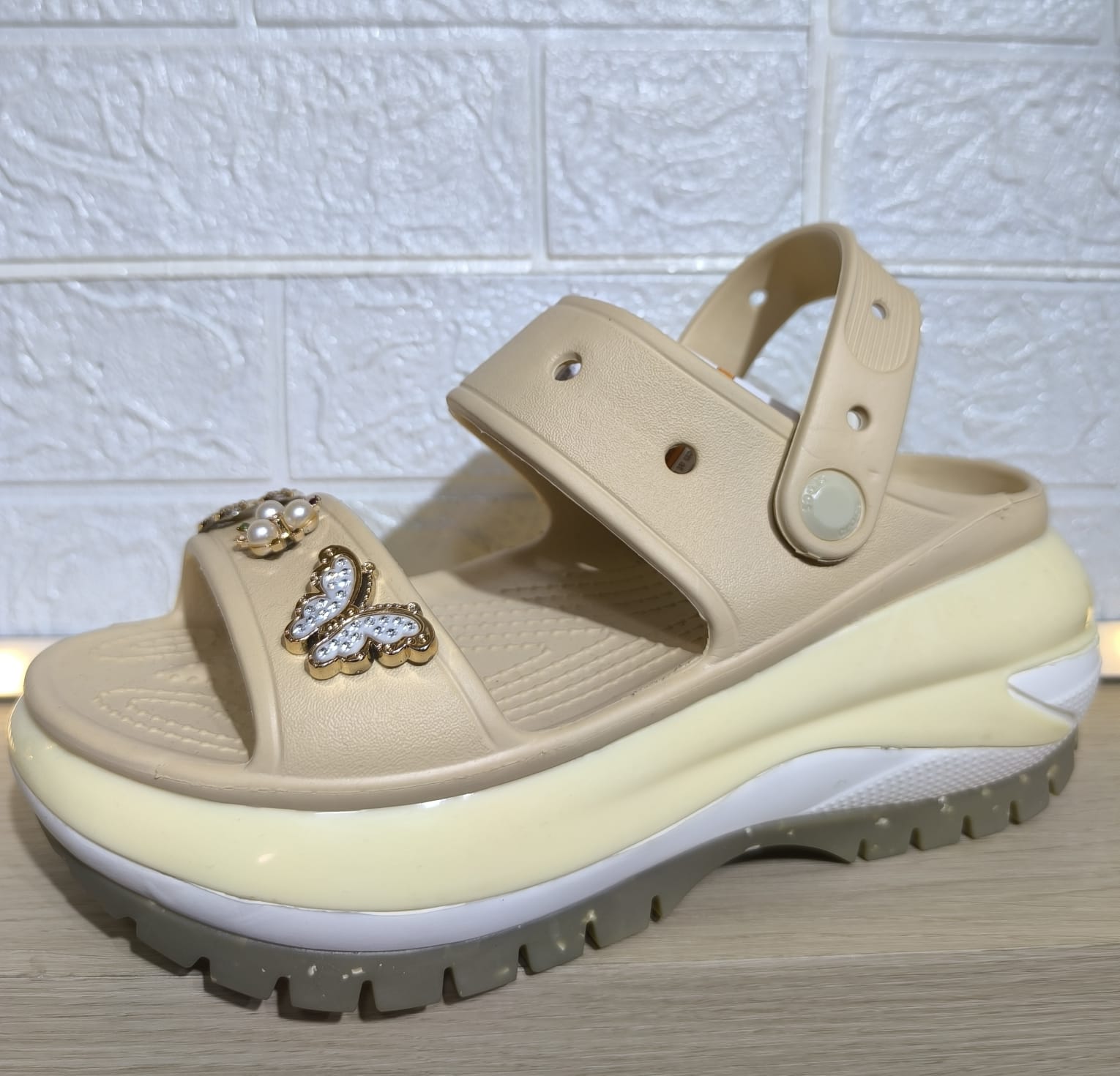 CROCS MEGA SLIDE-MEGA SLIDE NEW SHITAKE BEIGE-berkah, sehat, bahagia selalu. Senyum aja dulu