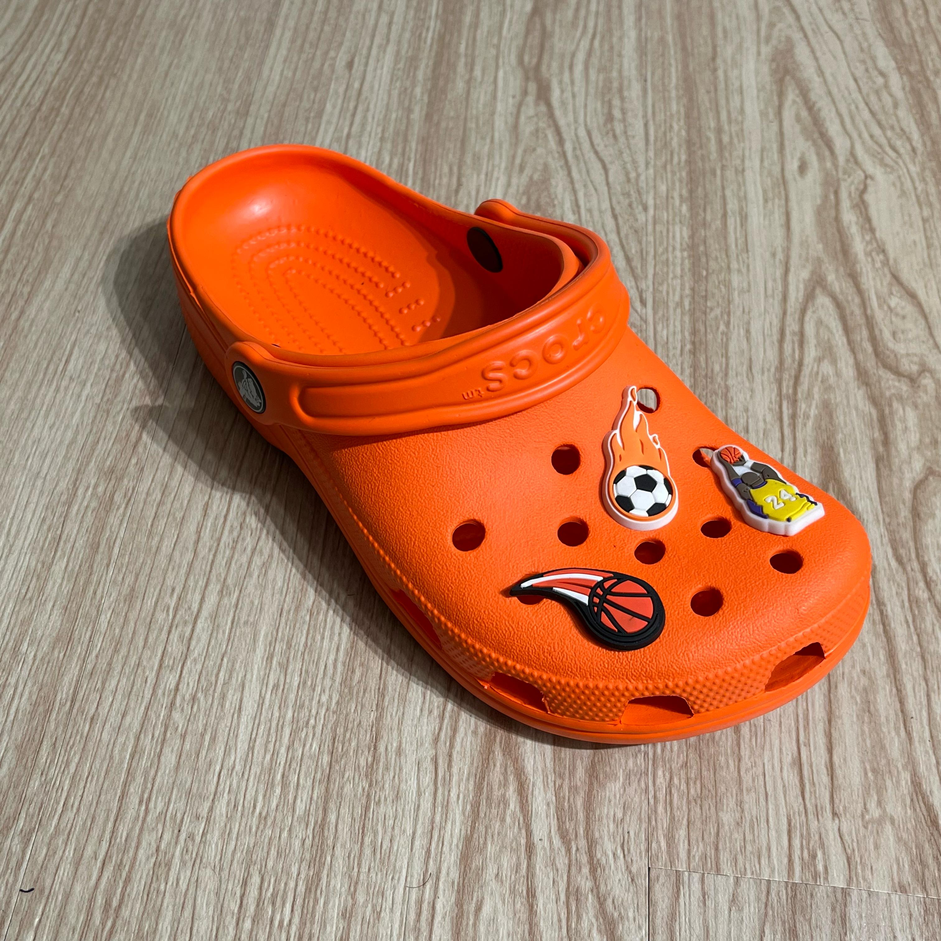 CROCS FLAT-FLAT OREN M4-M11-berkah, sehat, bahagia selalu. Senyum aja dulu