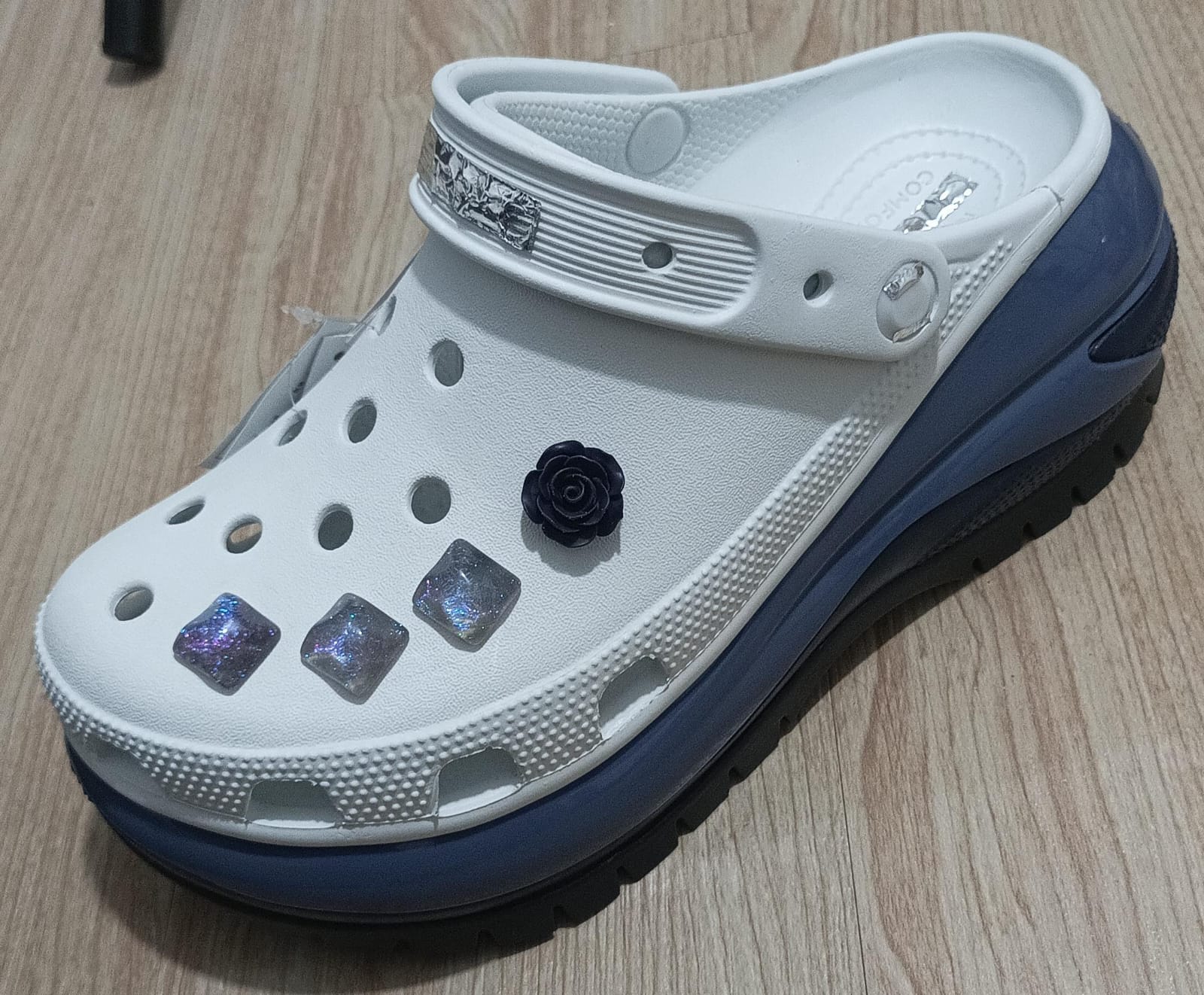 CROCS MEGA CRUSH-MEGA CRUSH WHITE BLUE M3-M7-berkah, sehat, bahagia selalu. Senyum aja dulu